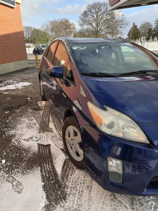2010 Toyota Prius 3rd Gen - Image 2 of 18