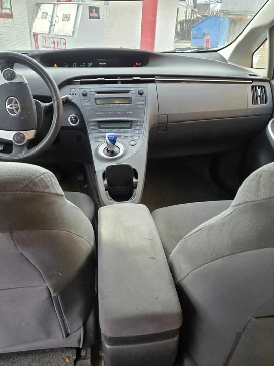 2010 Toyota Prius 3rd Gen - Image 4 of 18