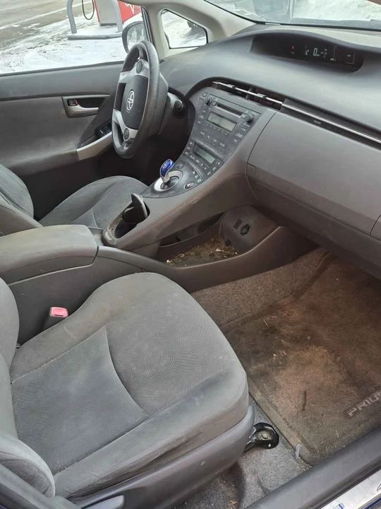 2010 Toyota Prius 3rd Gen - Image 15 of 18