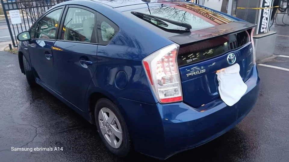 2010 Toyota Prius 3rd Gen - Image 3 of 15
