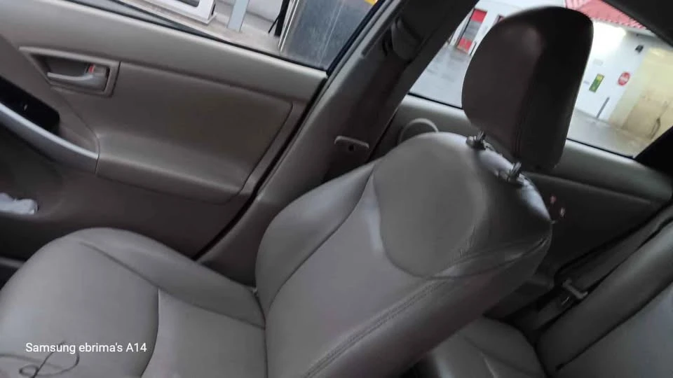 2010 Toyota Prius 3rd Gen - Image 6 of 15