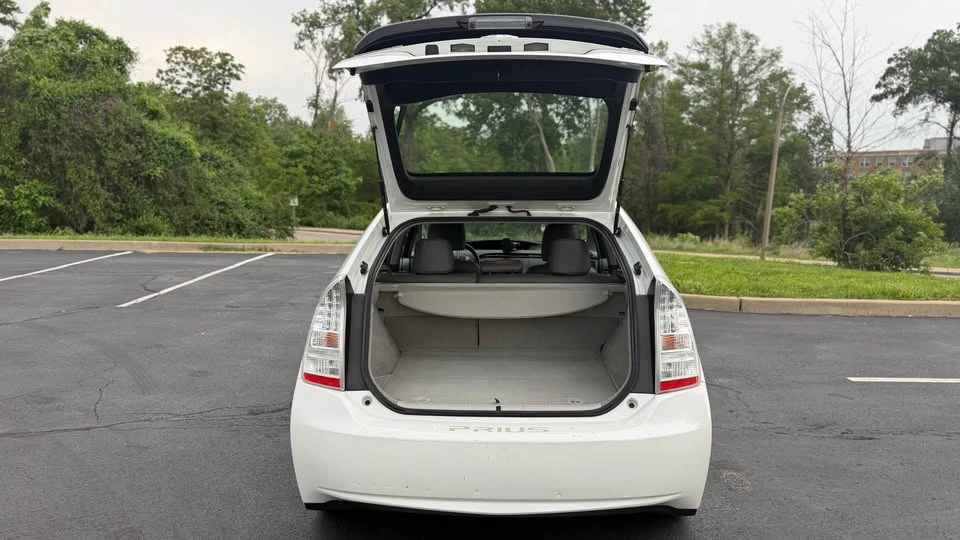 2010 Toyota Prius 3rd Gen - Image 8 of 20