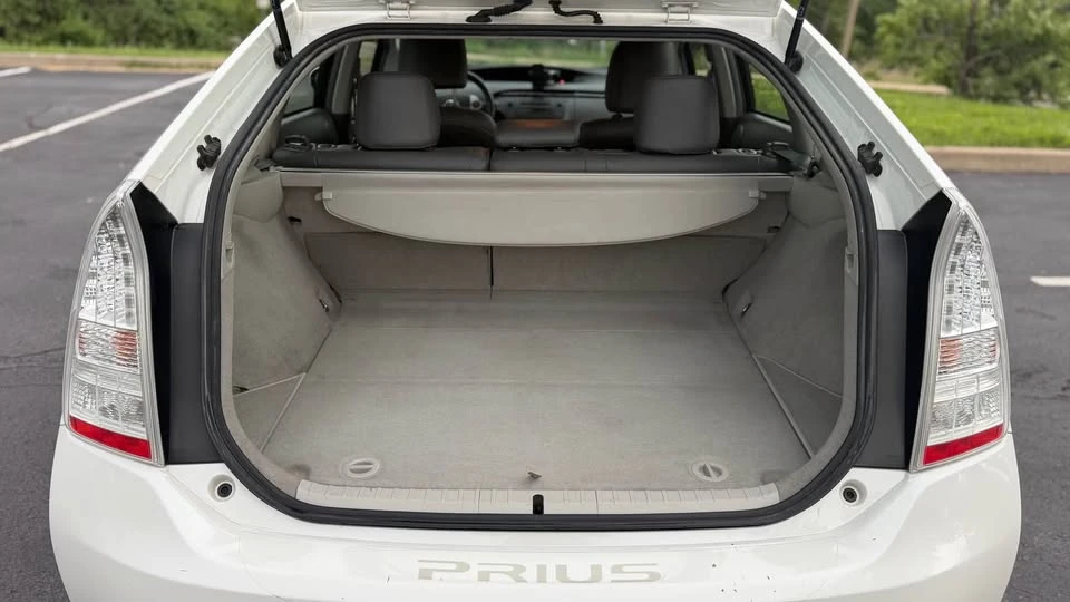 2010 Toyota Prius 3rd Gen - Image 9 of 20
