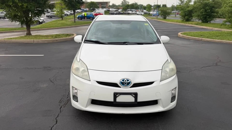 2010 Toyota Prius 3rd Gen - Image 2 of 20