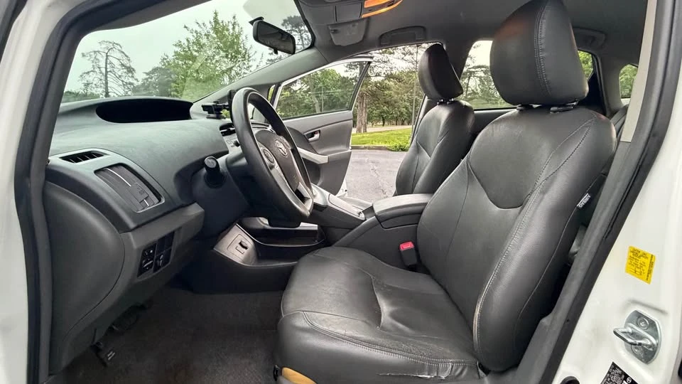 2010 Toyota Prius 3rd Gen - Image 10 of 20