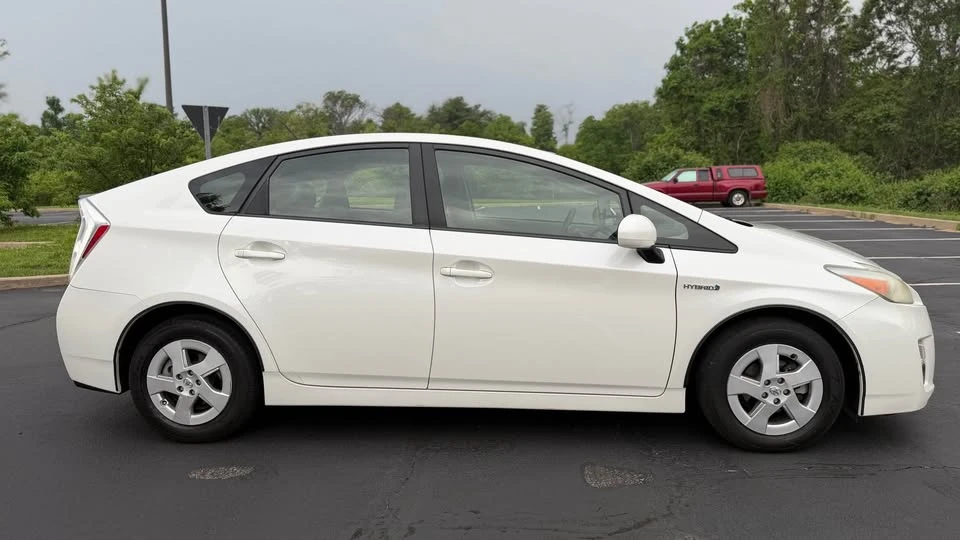 2010 Toyota Prius 3rd Gen - Image 6 of 20