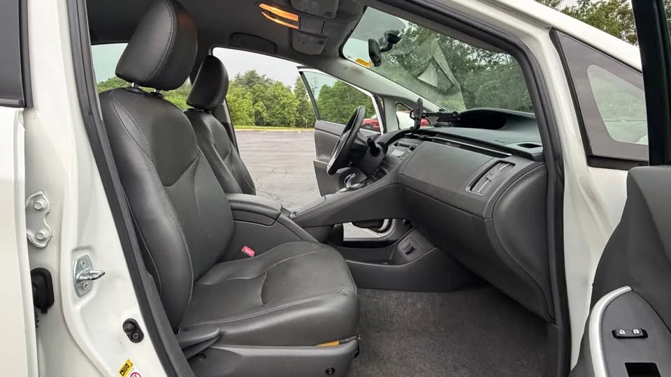 2010 Toyota Prius 3rd Gen - Image 12 of 20