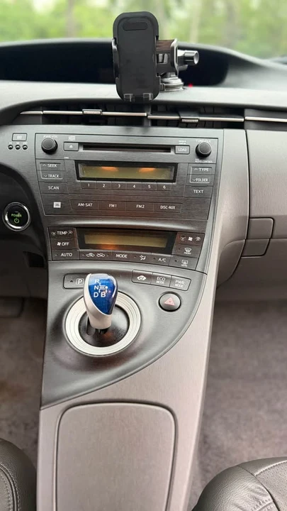 2010 Toyota Prius 3rd Gen - Image 15 of 20