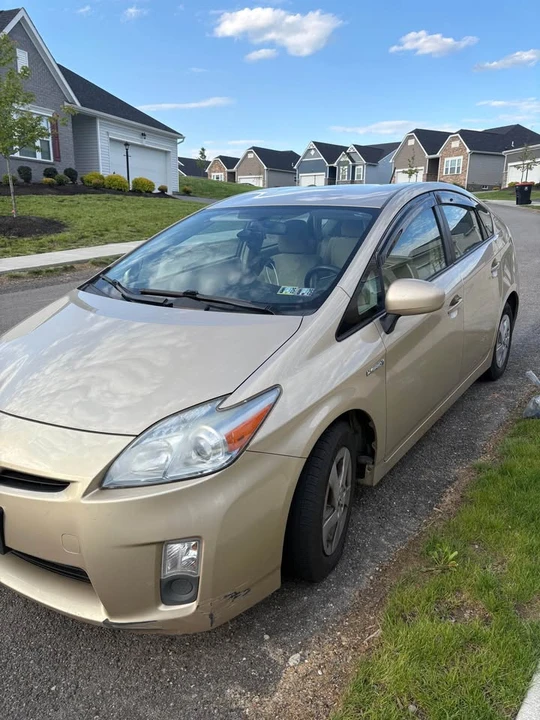 2010 Toyota Prius 3rd Gen - Image 2 of 16