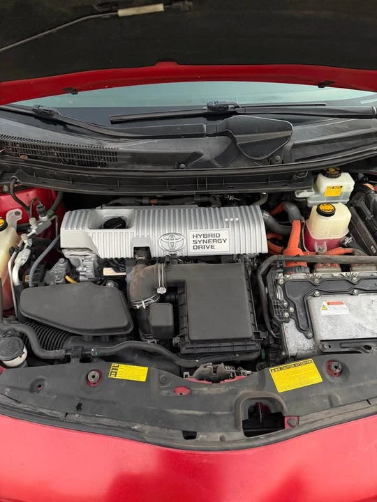 2010 Toyota Prius 3rd Gen - Image 3 of 8