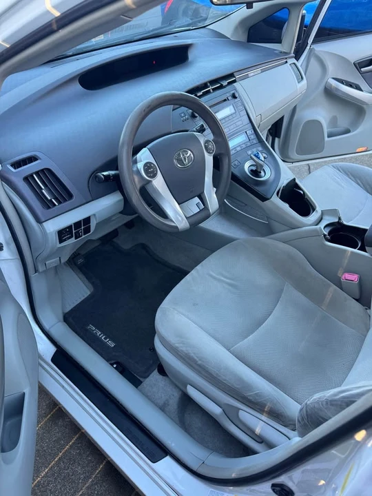 2010 Toyota Prius 2nd Gen - Image 7 of 12