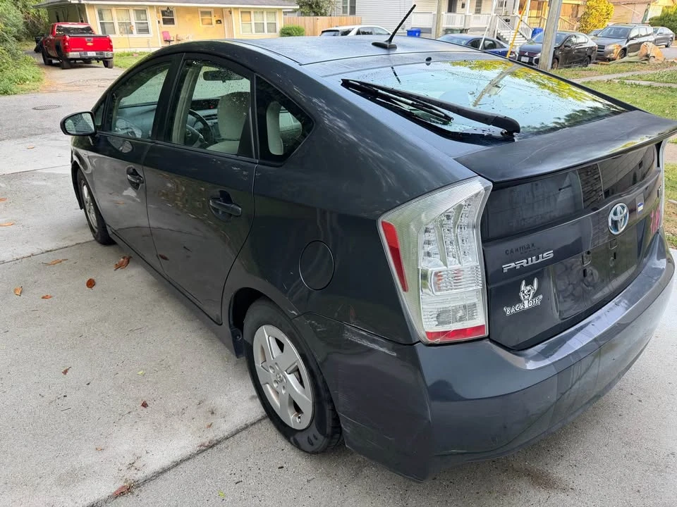 2010 Toyota Prius 3rd Gen - Image 4 of 10