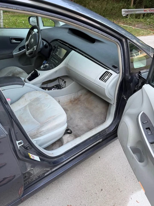 2010 Toyota Prius 3rd Gen - Image 7 of 10