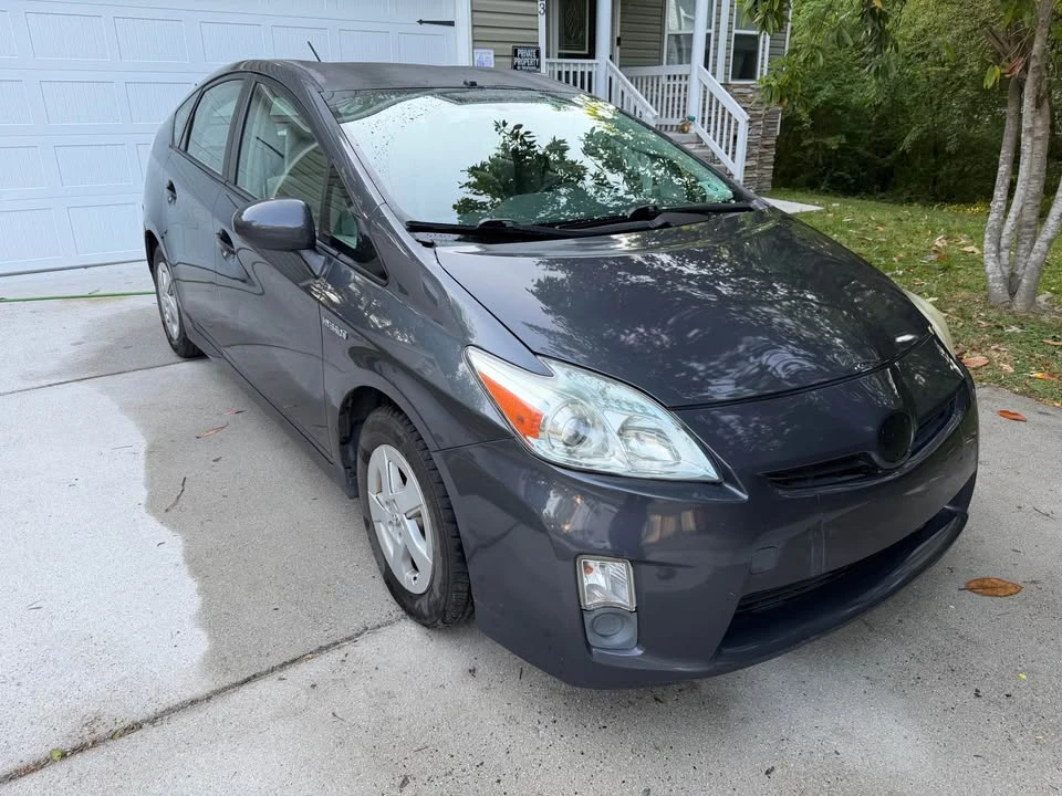 2010 Toyota Prius 3rd Gen - Image 3 of 10