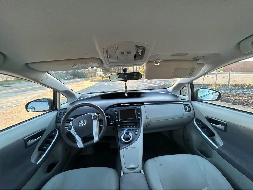 2010 Toyota Prius 3rd Gen - Image 12 of 19