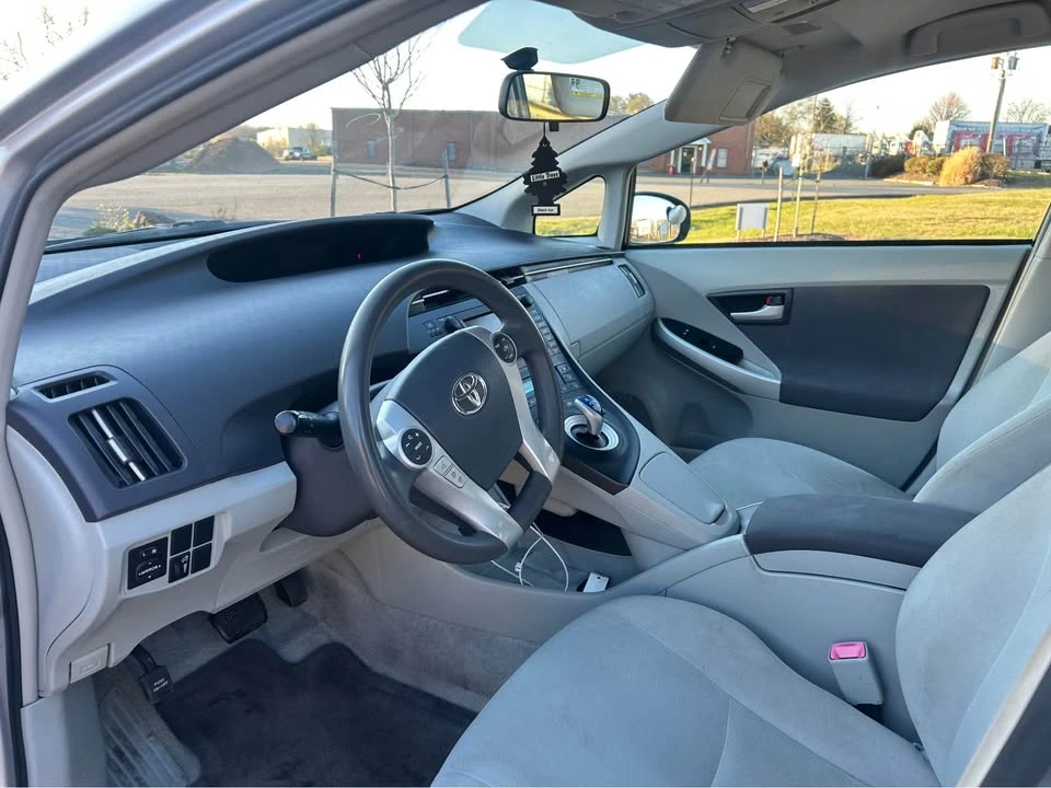 2010 Toyota Prius 3rd Gen - Image 13 of 19