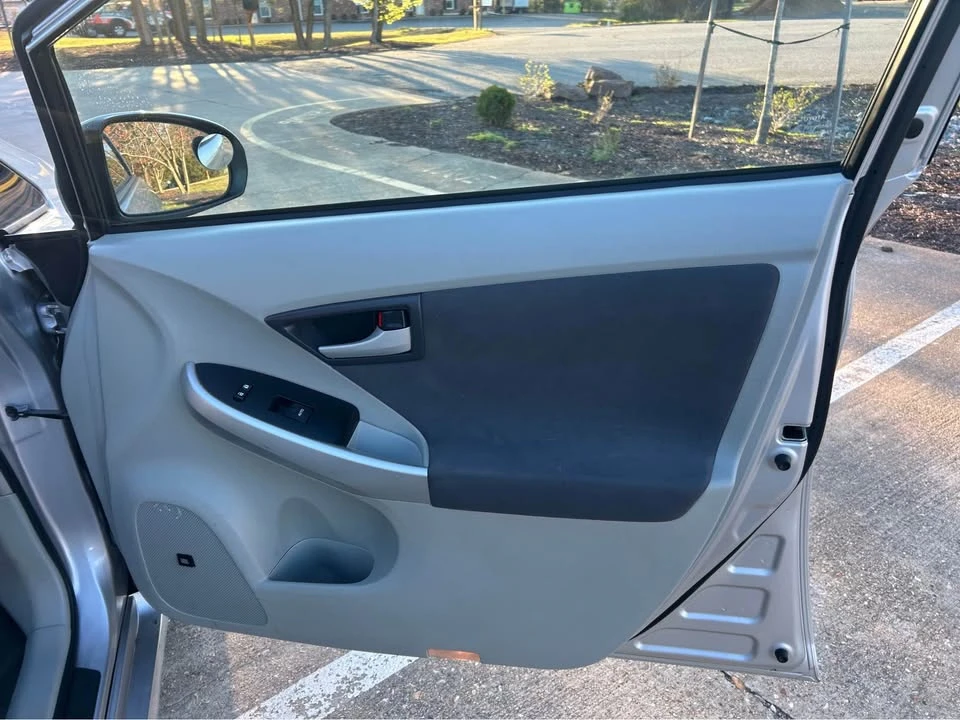 2010 Toyota Prius 3rd Gen - Image 17 of 19