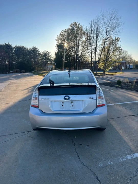 2010 Toyota Prius 3rd Gen - Image 8 of 19