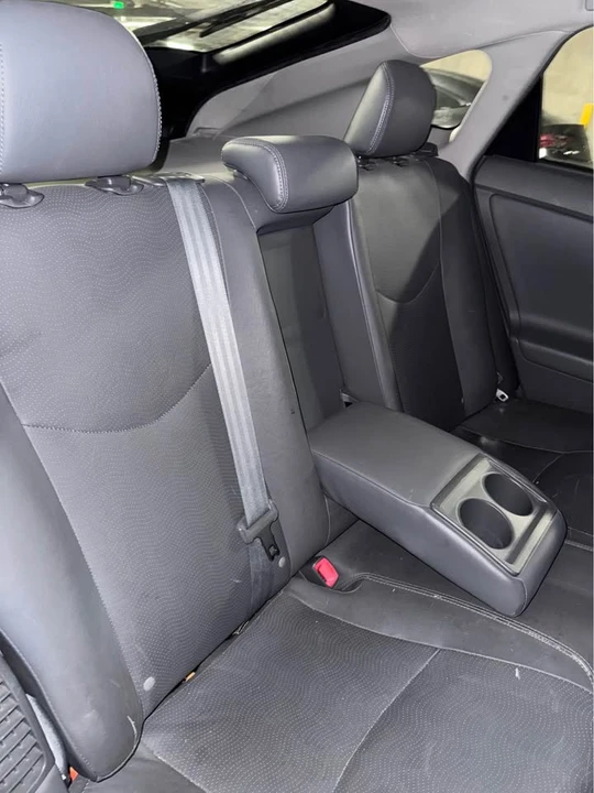 2010 Toyota Prius 3rd Gen - Image 12 of 13