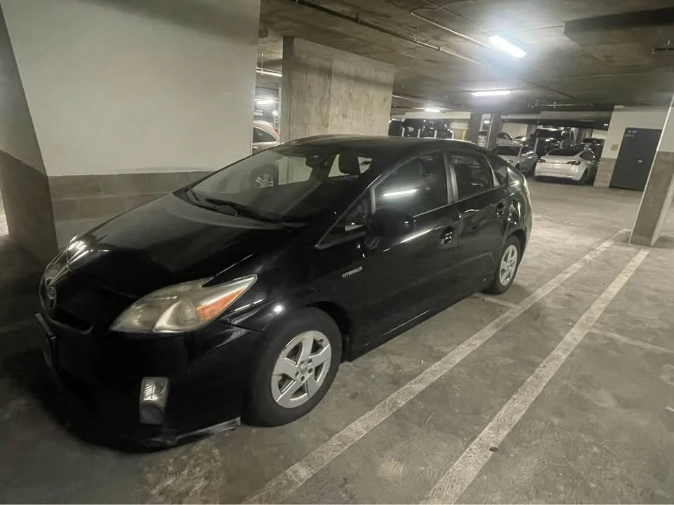 2010 Toyota Prius 3rd Gen - Image 4 of 13