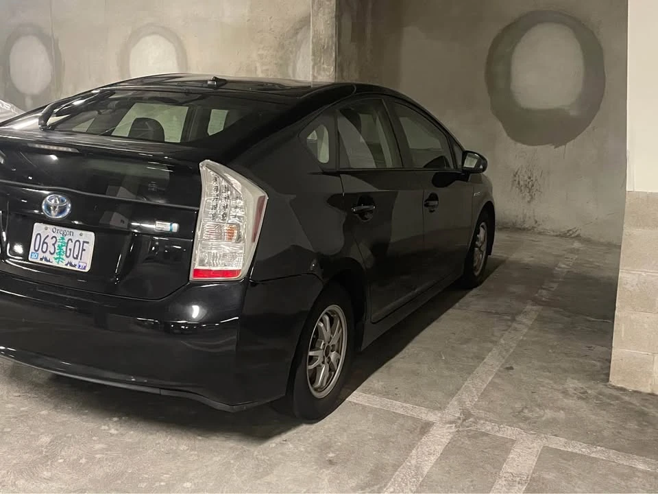 2010 Toyota Prius 3rd Gen - Image 3 of 13