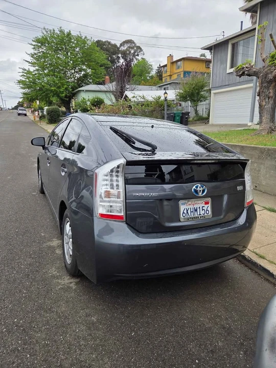 2010 Toyota Prius 3rd Gen - Image 8 of 12