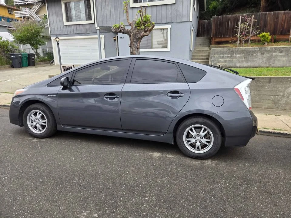 2010 Toyota Prius 3rd Gen - Image 12 of 12