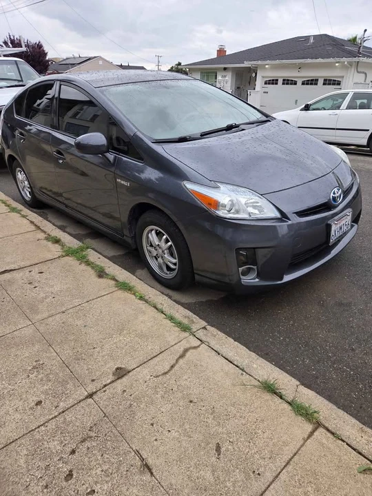 2010 Toyota Prius 3rd Gen - Image 3 of 12