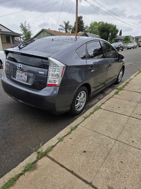 2010 Toyota Prius 3rd Gen - Image 4 of 12