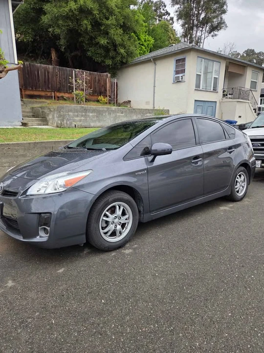 2010 Toyota Prius 3rd Gen - Image 11 of 12