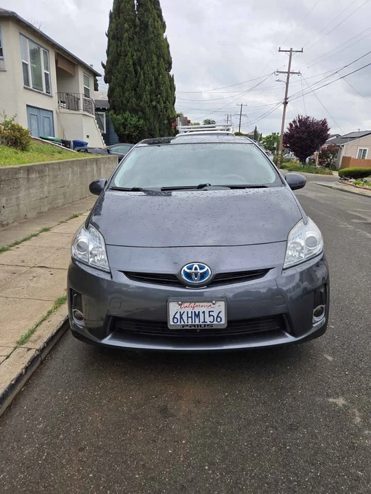 2010 Toyota Prius 3rd Gen - Image 2 of 12