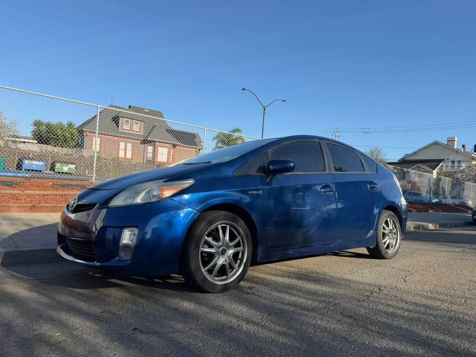 2010 Toyota Prius 3rd Gen - Image 3 of 9