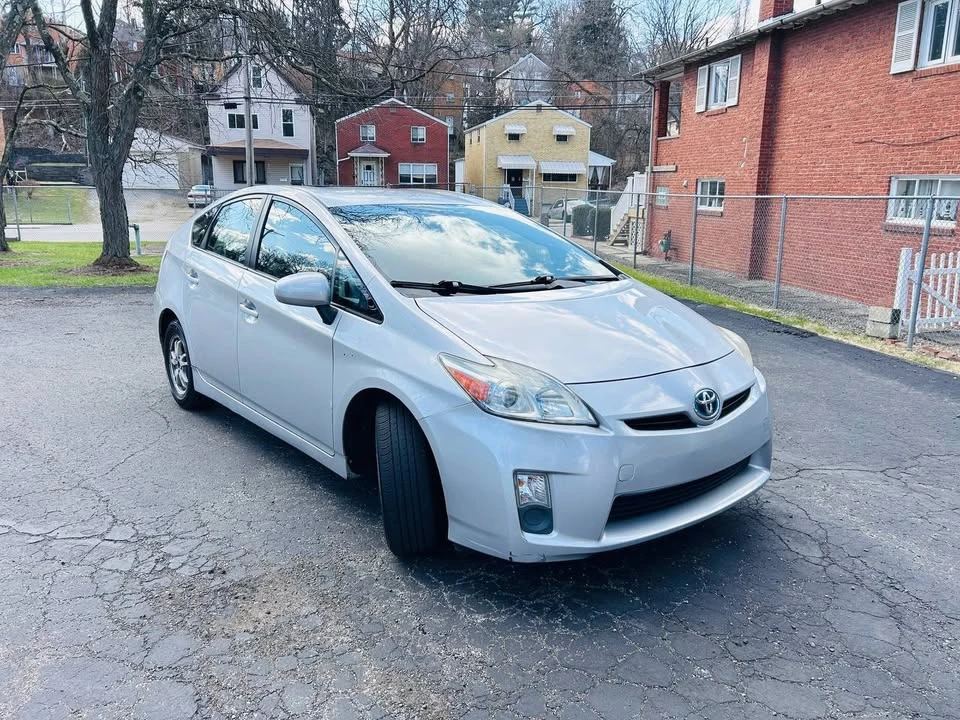 2010 Toyota Prius 3rd Gen - Image 2 of 11