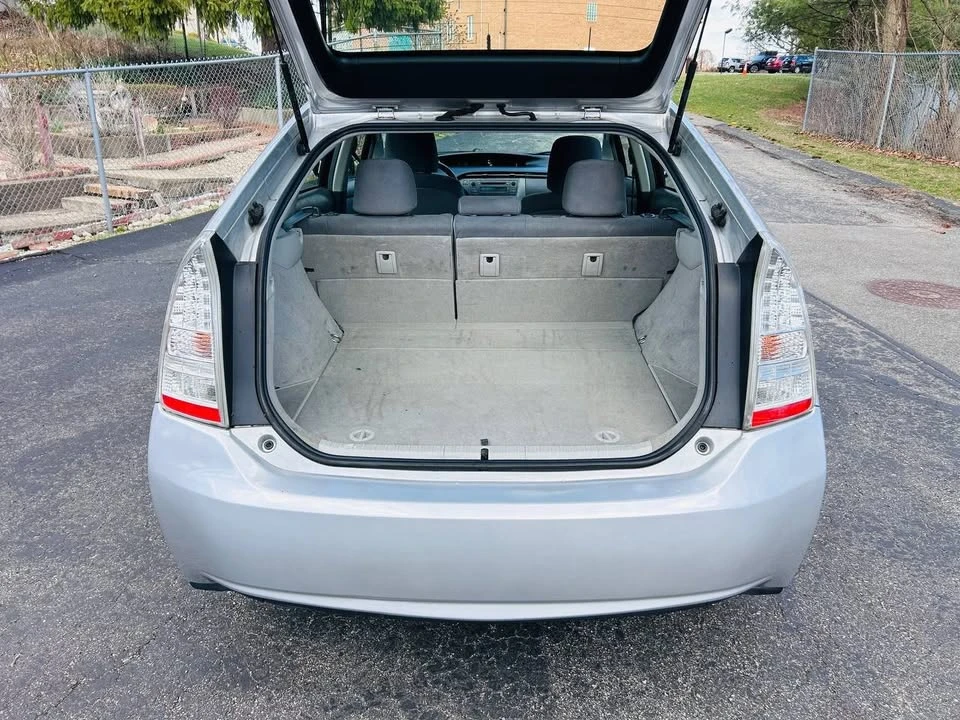 2010 Toyota Prius 3rd Gen - Image 8 of 11