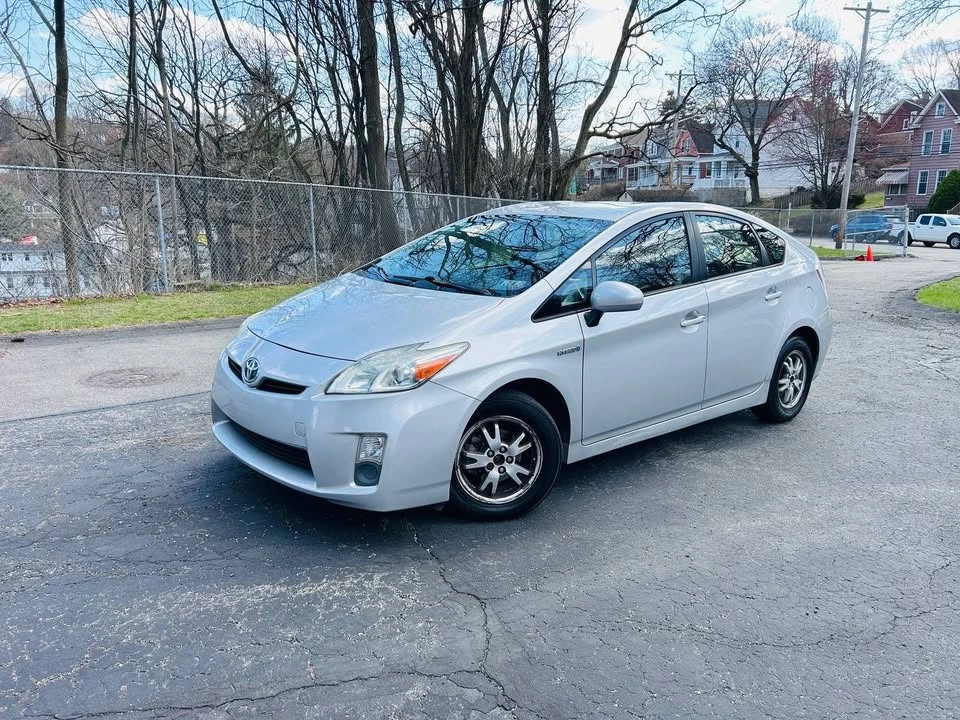 2010 Toyota Prius 3rd Gen - Image 3 of 11