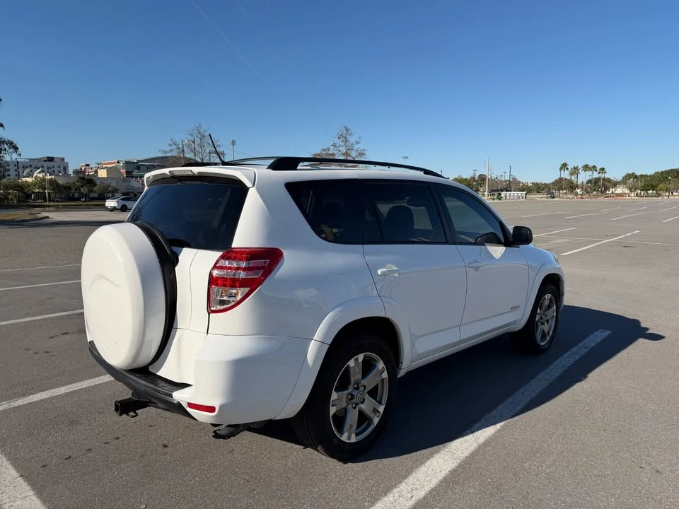 2010 Toyota RAV4 3rd Gen - Image 6 of 12