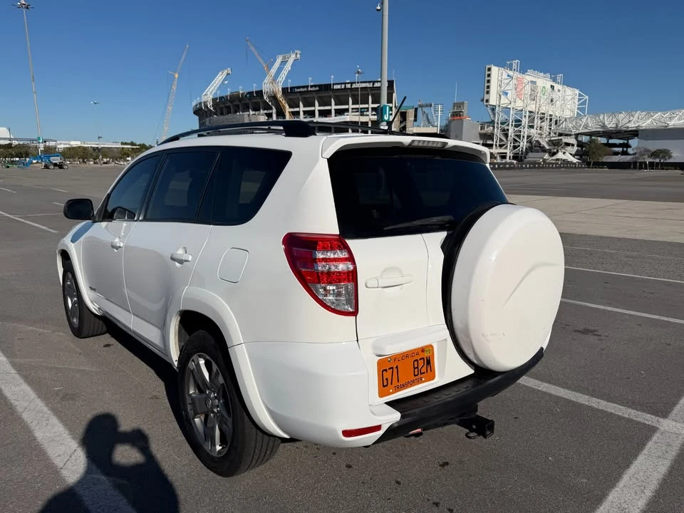 2010 Toyota RAV4 3rd Gen - Image 4 of 12