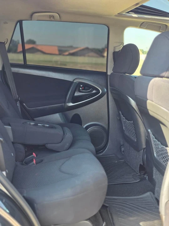2010 Toyota RAV4 3rd Gen - Image 6 of 10