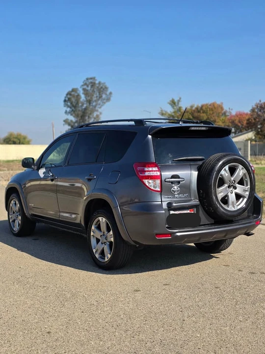 2010 Toyota RAV4 3rd Gen - Image 5 of 10