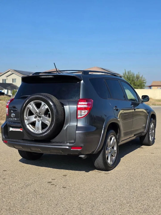 2010 Toyota RAV4 3rd Gen - Image 4 of 10