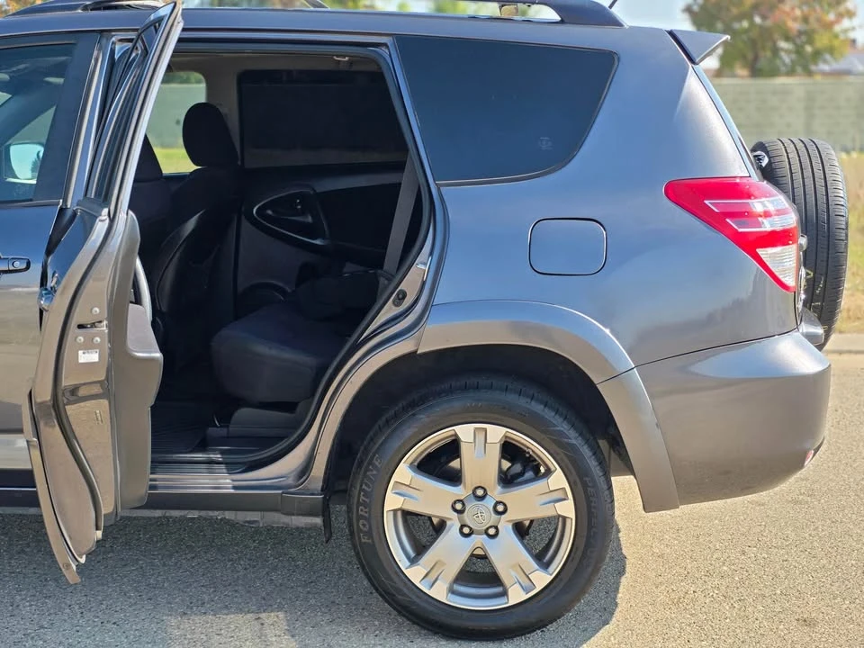 2010 Toyota RAV4 3rd Gen - Image 9 of 10
