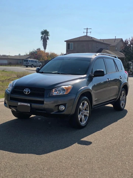 2010 Toyota RAV4 3rd Gen - Image 2 of 10