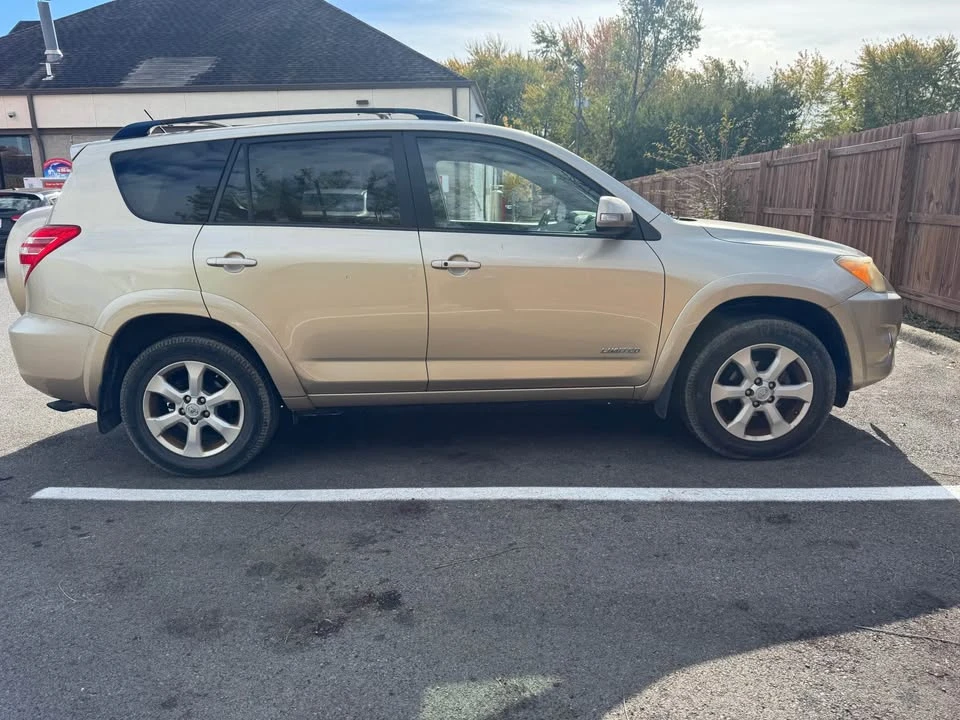 2010 Toyota RAV4 3rd Gen - Image 2 of 7
