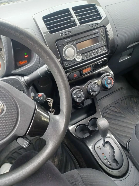 2010 Toyota Yaris - Image 6 of 7
