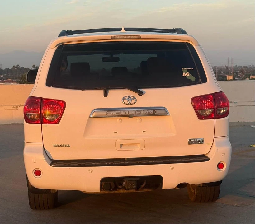 2010 Toyota Sequoia 2nd Gen - Image 9 of 20