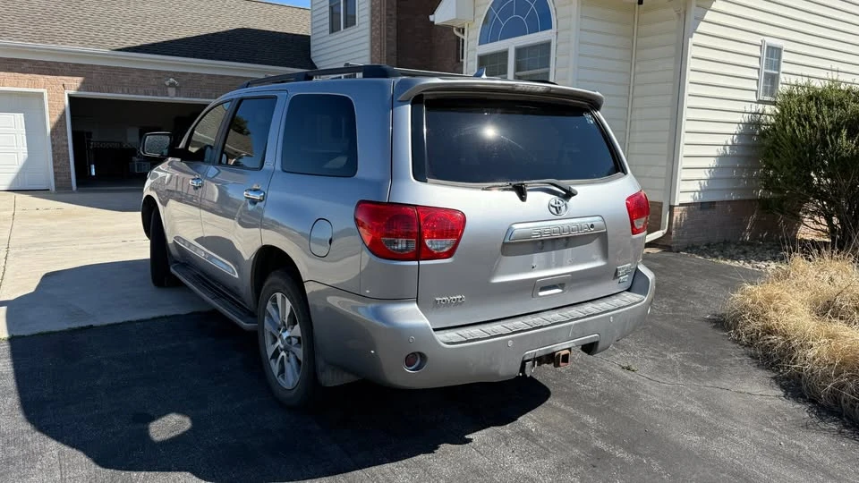 2010 Toyota Sequoia 2nd Gen - Image 7 of 15