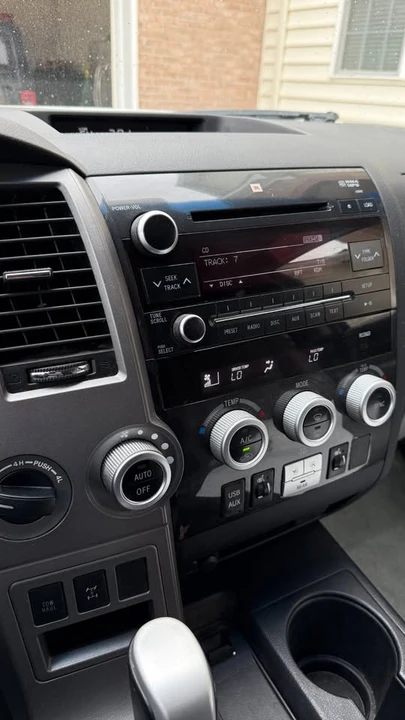 2010 Toyota Sequoia 2nd Gen - Image 9 of 15