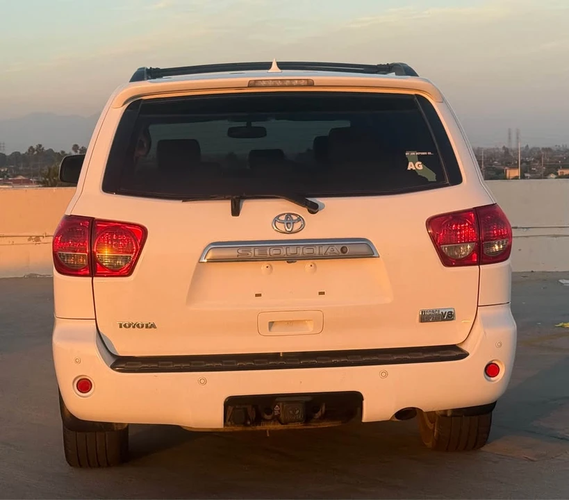 2010 Toyota Sequoia 2nd Gen - Image 7 of 18