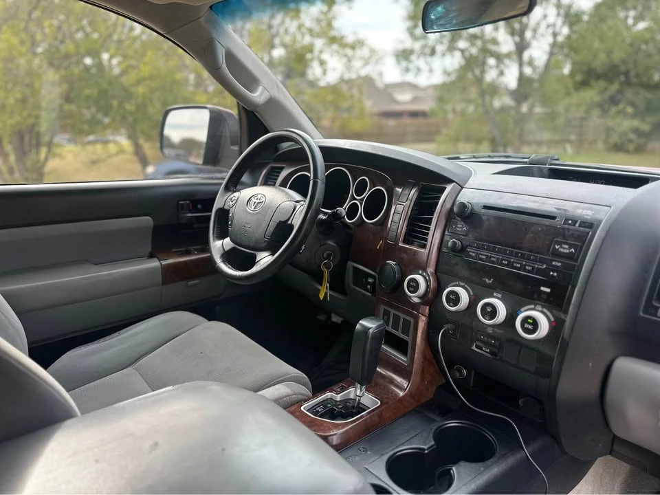 2010 Toyota Sequoia 2nd Gen - Image 7 of 12