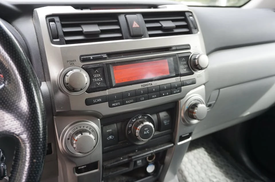 2010 Toyota 4Runner - Image 14 of 18